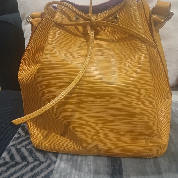 LV shoulder bag - Picture 2 of 5